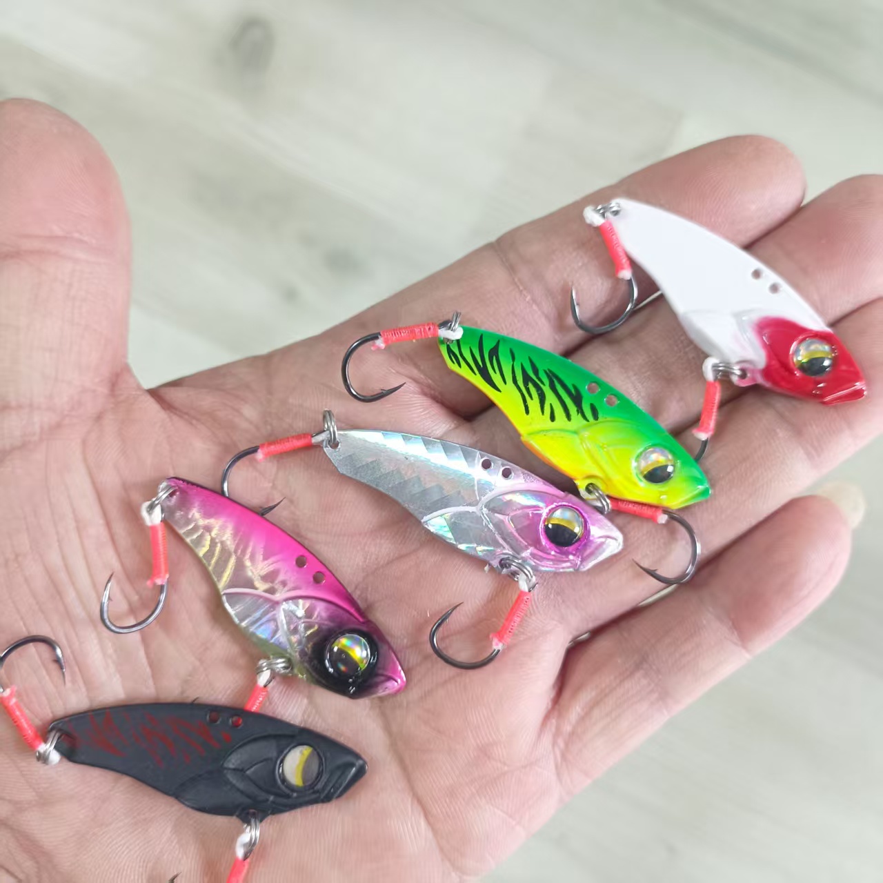 单钩响尾蛇VIB路亚饵薄背铅包铜材质防挂底超远投翘嘴鲈鳜鱼假饵