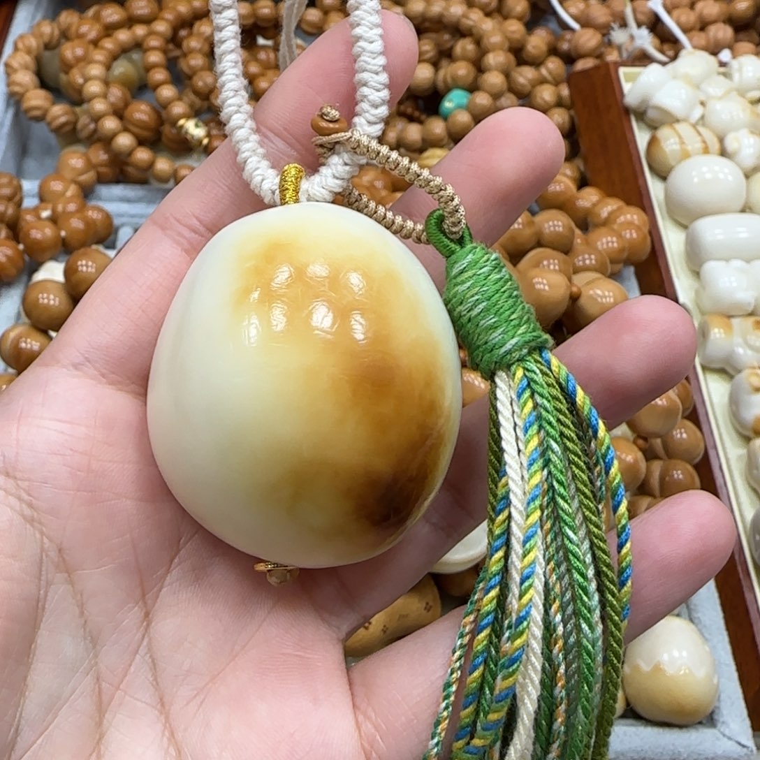 木质非金属象牙果手把件