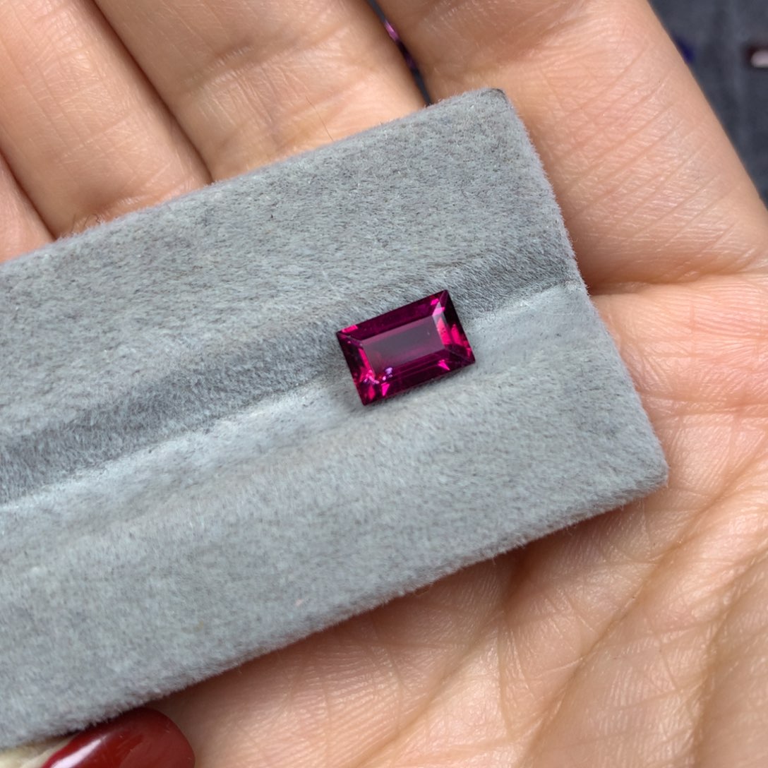 碧玺裸石未镶嵌1.52ct卢比莱祖切