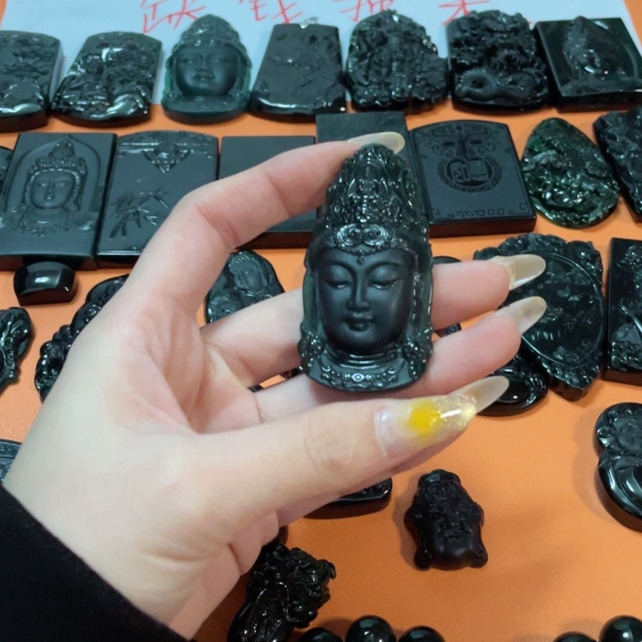 翡翠颈饰未镶嵌ℳ****。