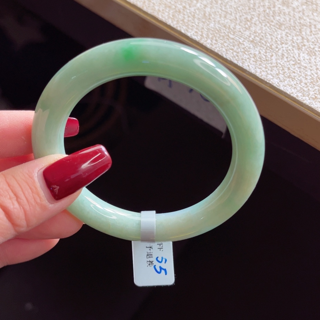 翡翠手镯未镶嵌手镯