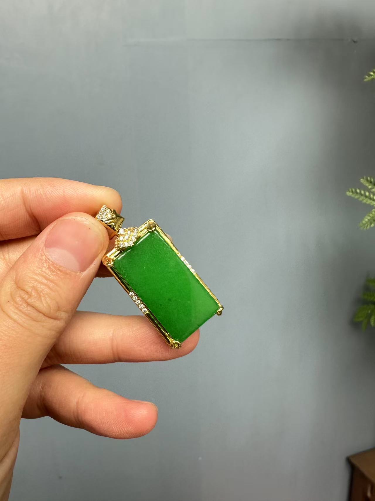 翡翠设计款14k菱形无事牌吊坠