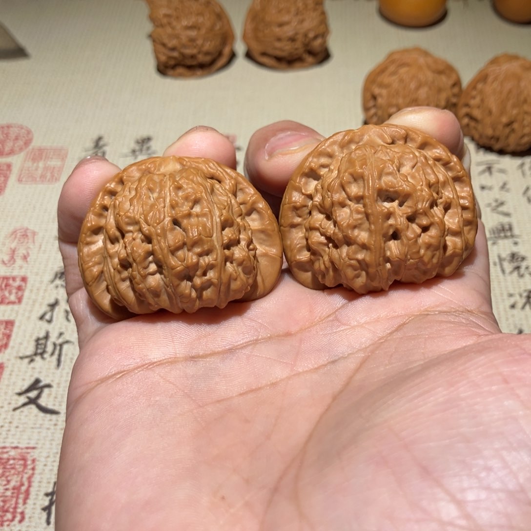 文玩核桃吊坠白狮子43尺全品球白