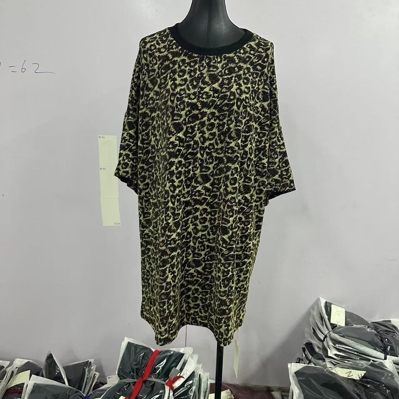 妙唐亮丝时尚大码新款弹力女士上衣410金豹纹亮片