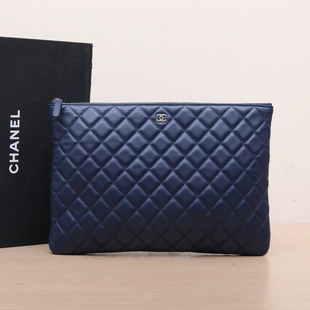 95新 Chanel/香奈儿 【黑黑】 蓝色 皮革S 22开 手拿包376845