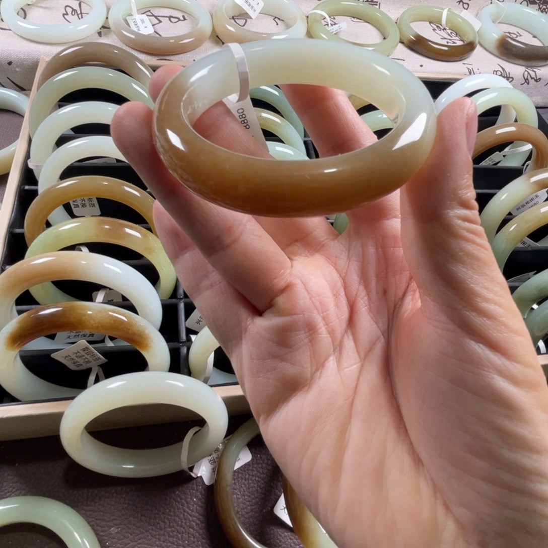 和田玉未镶嵌手镯