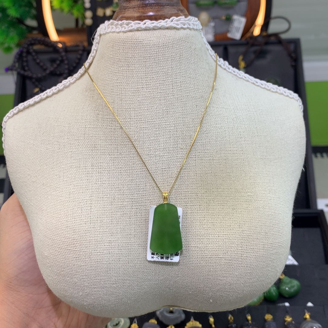 和田玉18K金镶嵌吊坠(赠链)