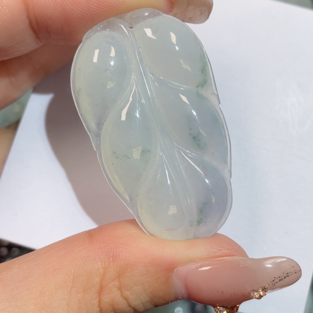 翡翠颈饰未镶嵌叶子