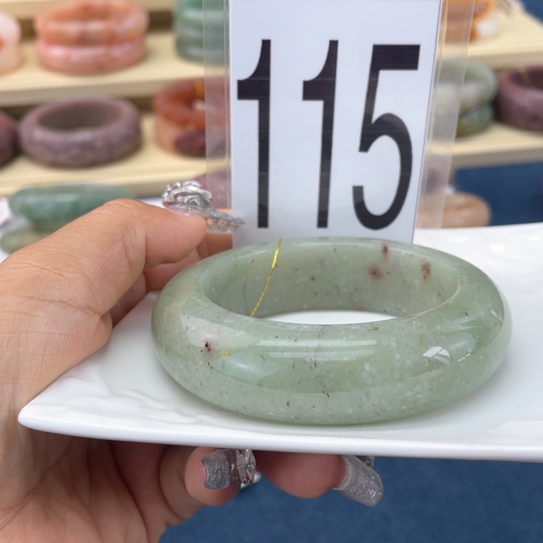 石英岩玉手镯未镶嵌