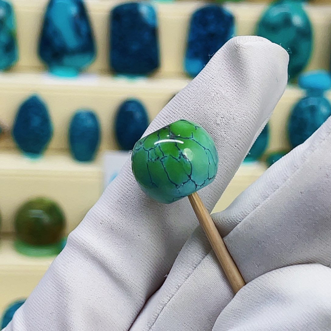 绿松石未镶嵌颈饰