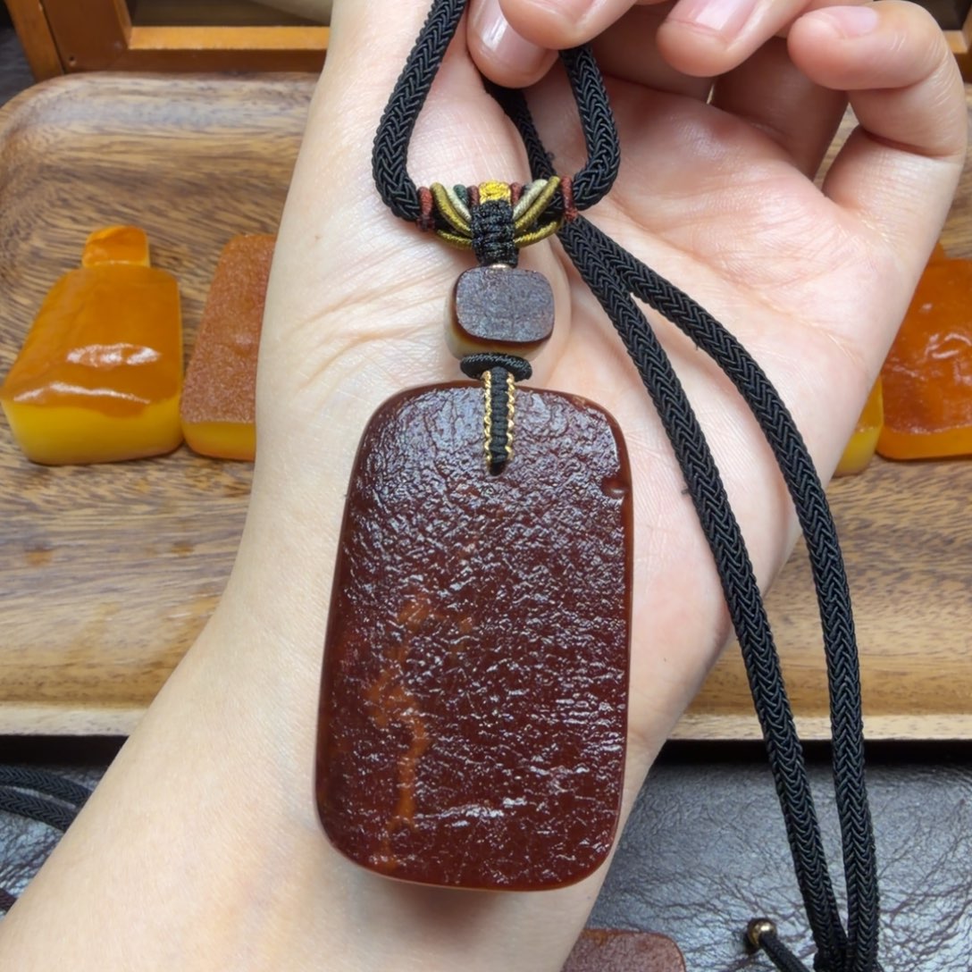 琥珀未镶嵌吊坠(赠链)