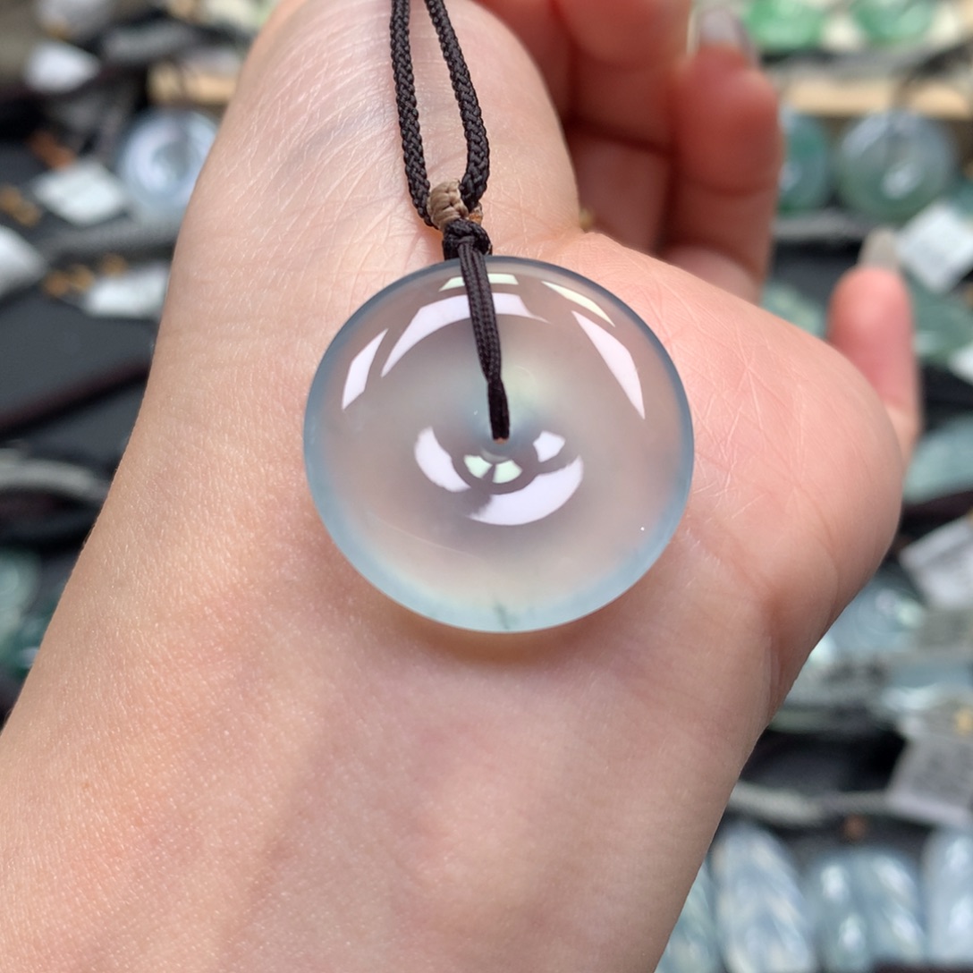 翡翠颈饰未镶嵌扣子