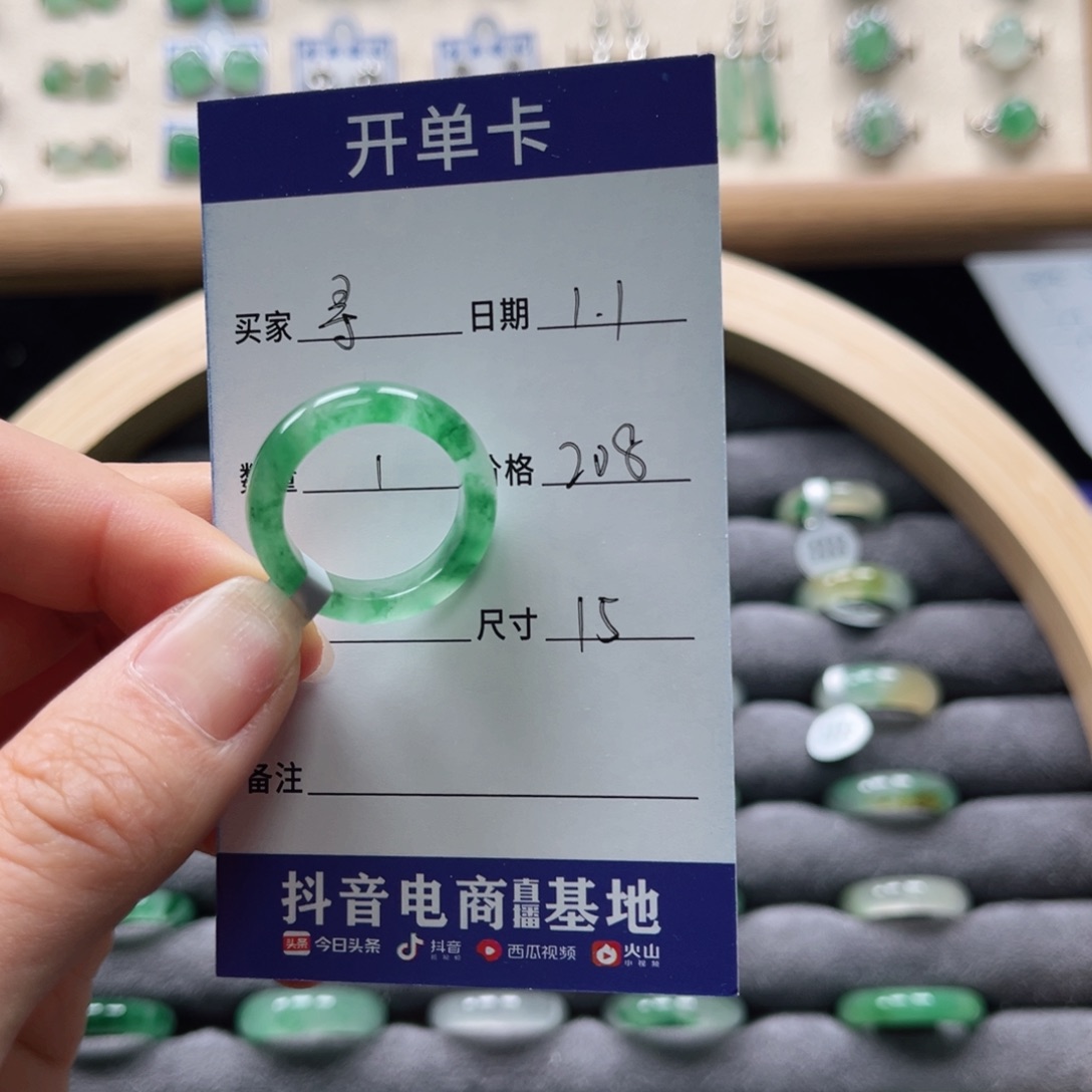 未镶嵌石英质玉戒圈寻****?