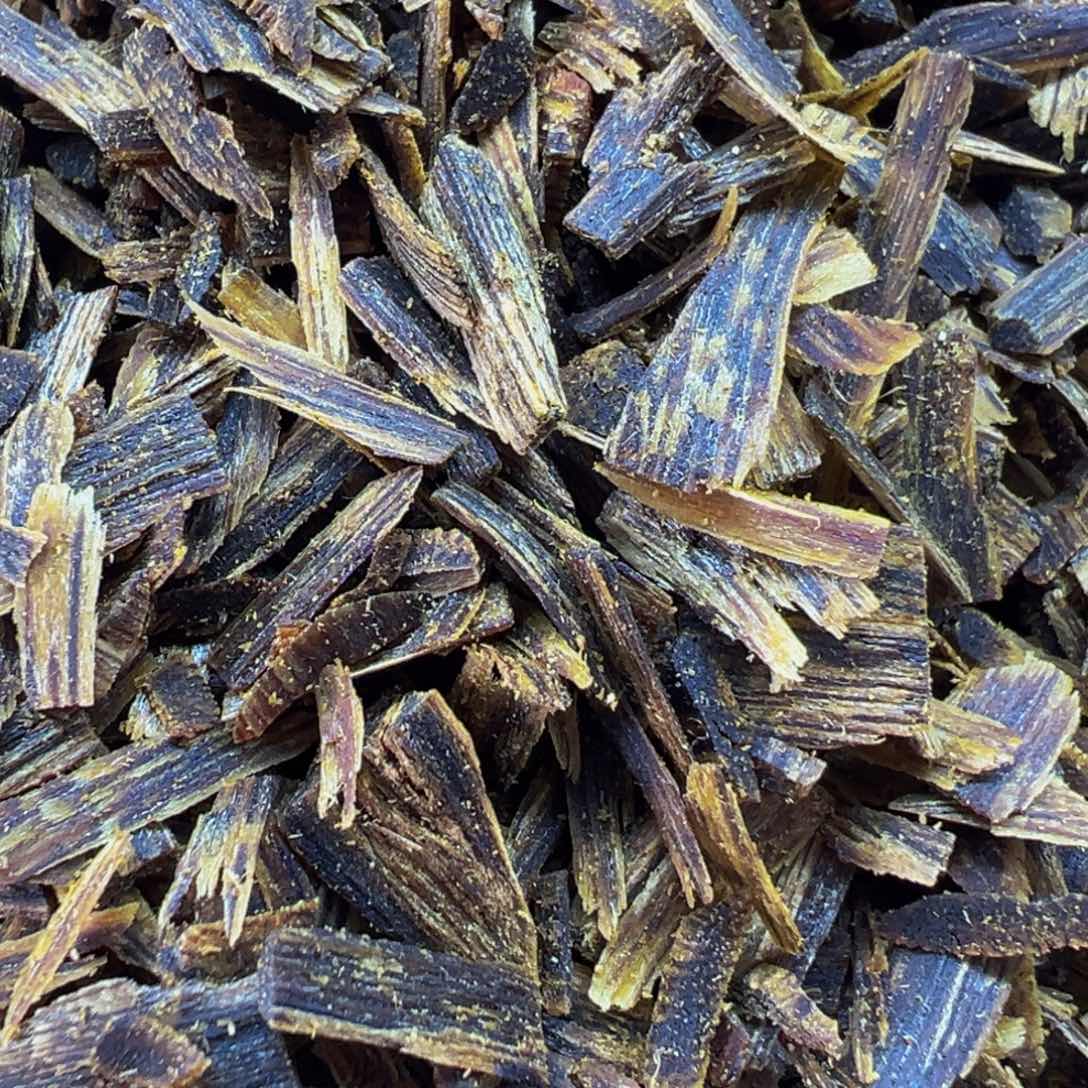 沉香手把件绿奇楠沉香乌身圆叶开珠料20克