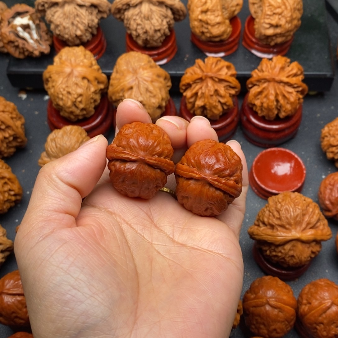 文玩核桃把件蛇皮球