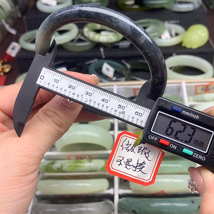 蛇纹石玉手镯未镶嵌527