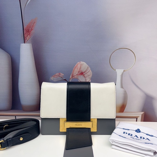 95新/普拉达/包包/市场价28000/250224CZ0021