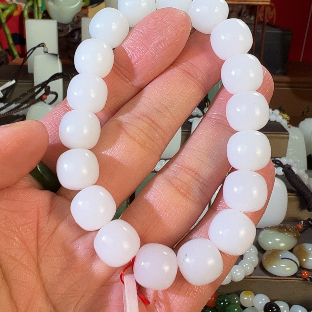 和田玉手链未镶嵌哼***呢