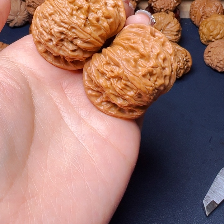 文玩核桃吊坠磨盘43。