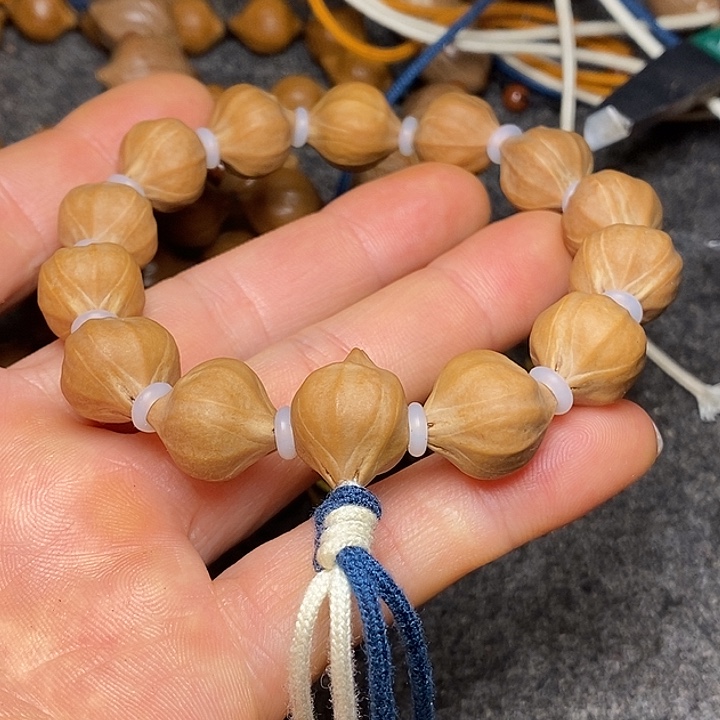 橄榄核手串1.3四花49号