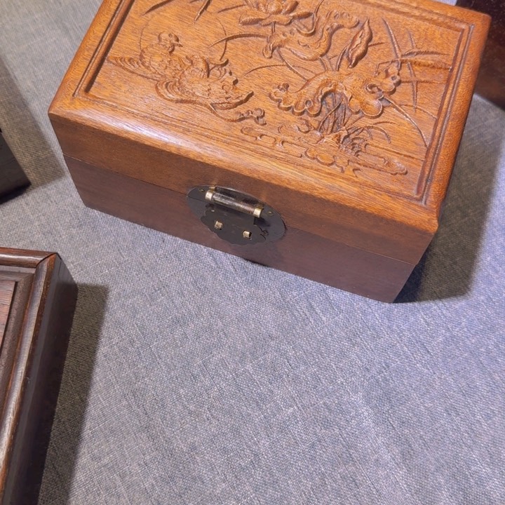 贡木首诗盒的的的的的