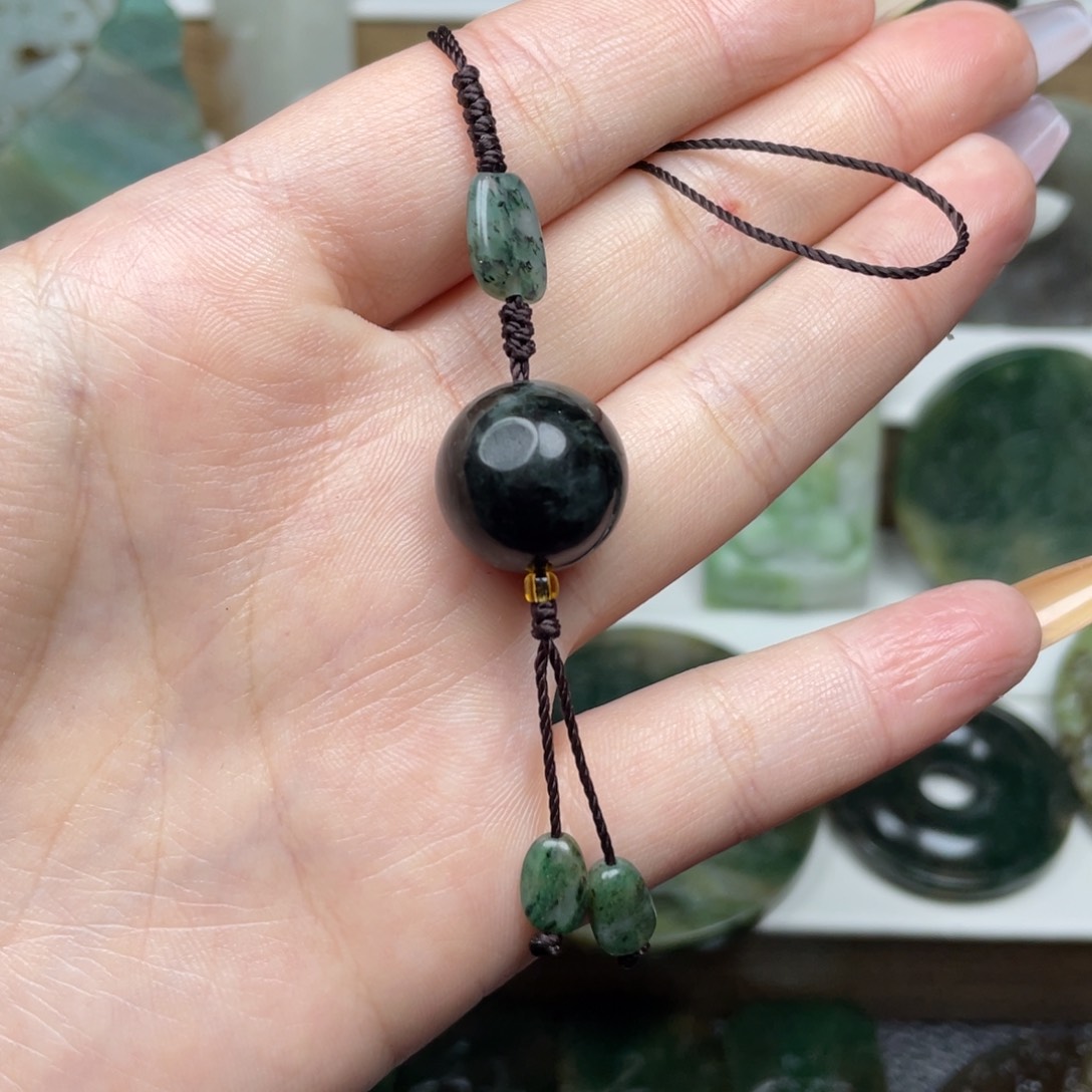 独山玉未镶嵌颈饰