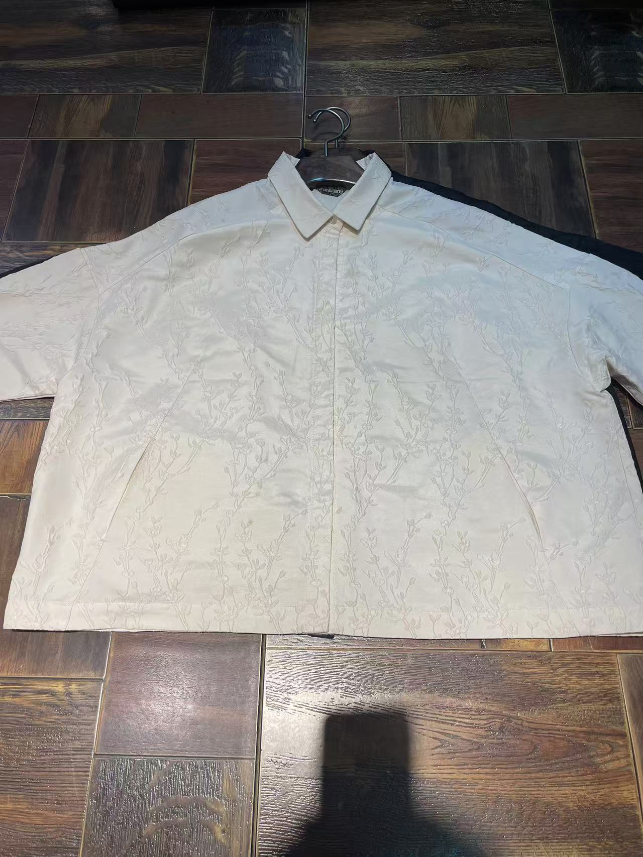 新思维时尚百搭双色提花衬衫