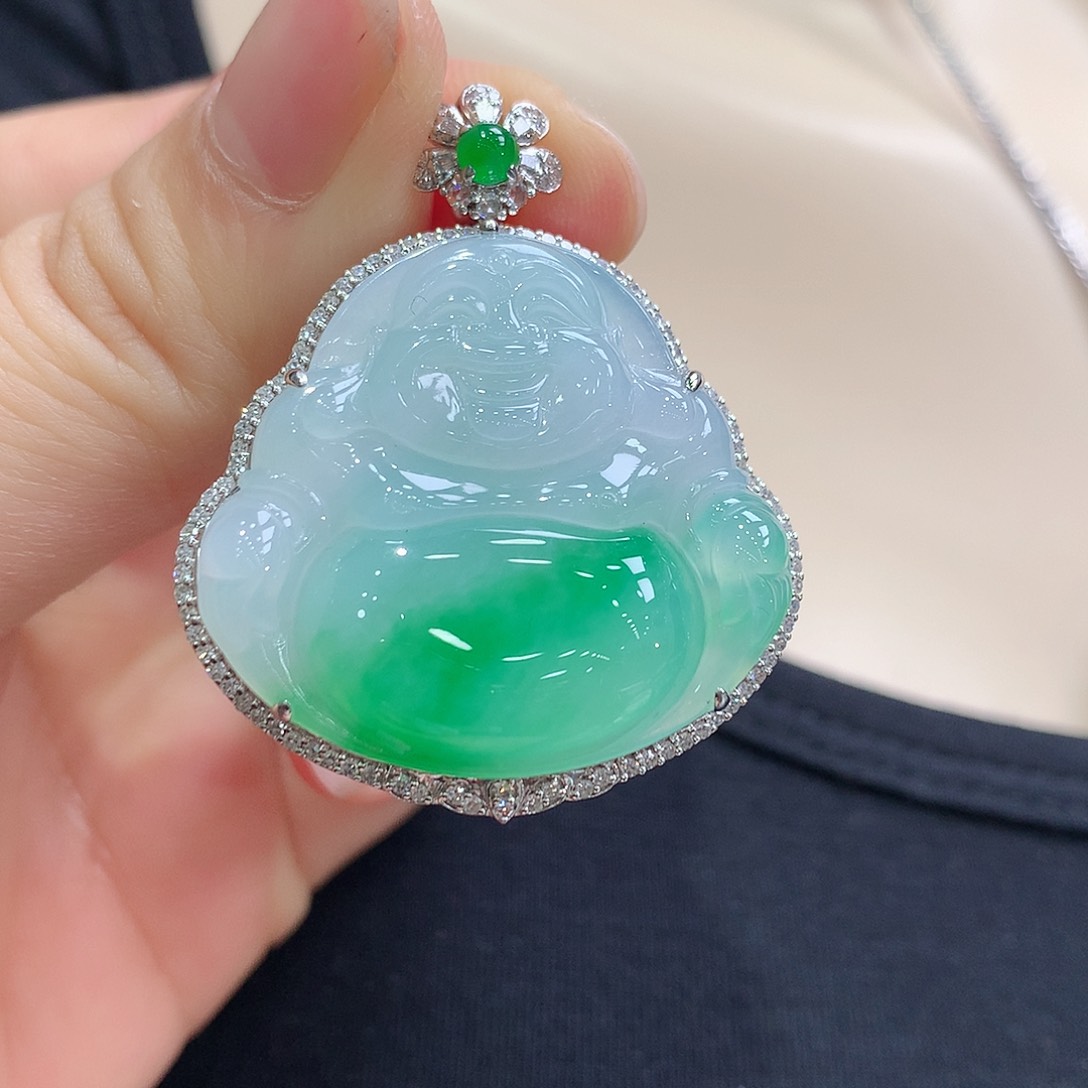 翡翠18K金镶嵌颈饰佛公