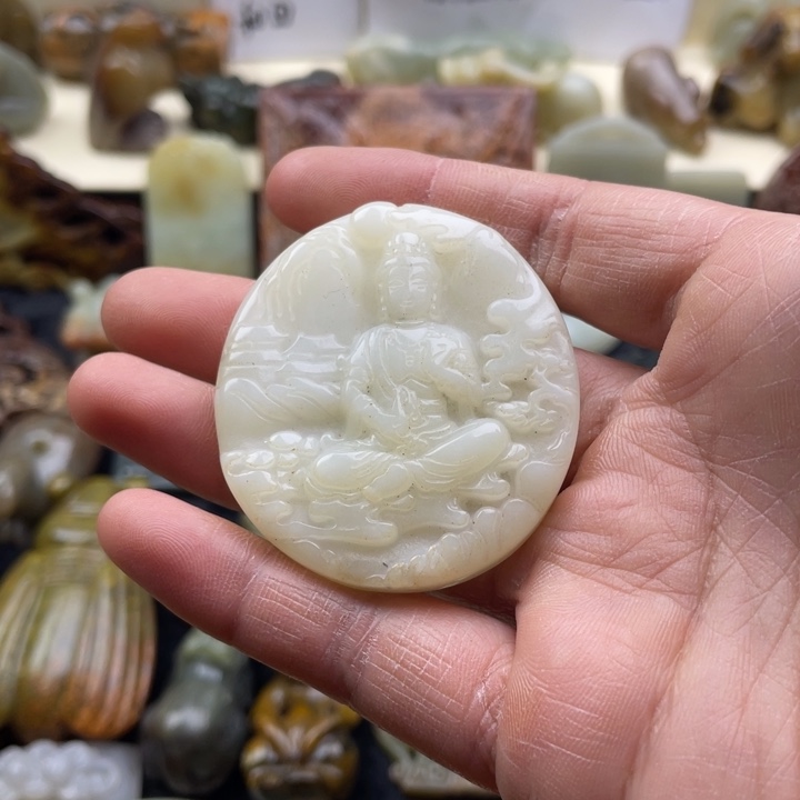 蛇纹石玉颈饰未镶嵌