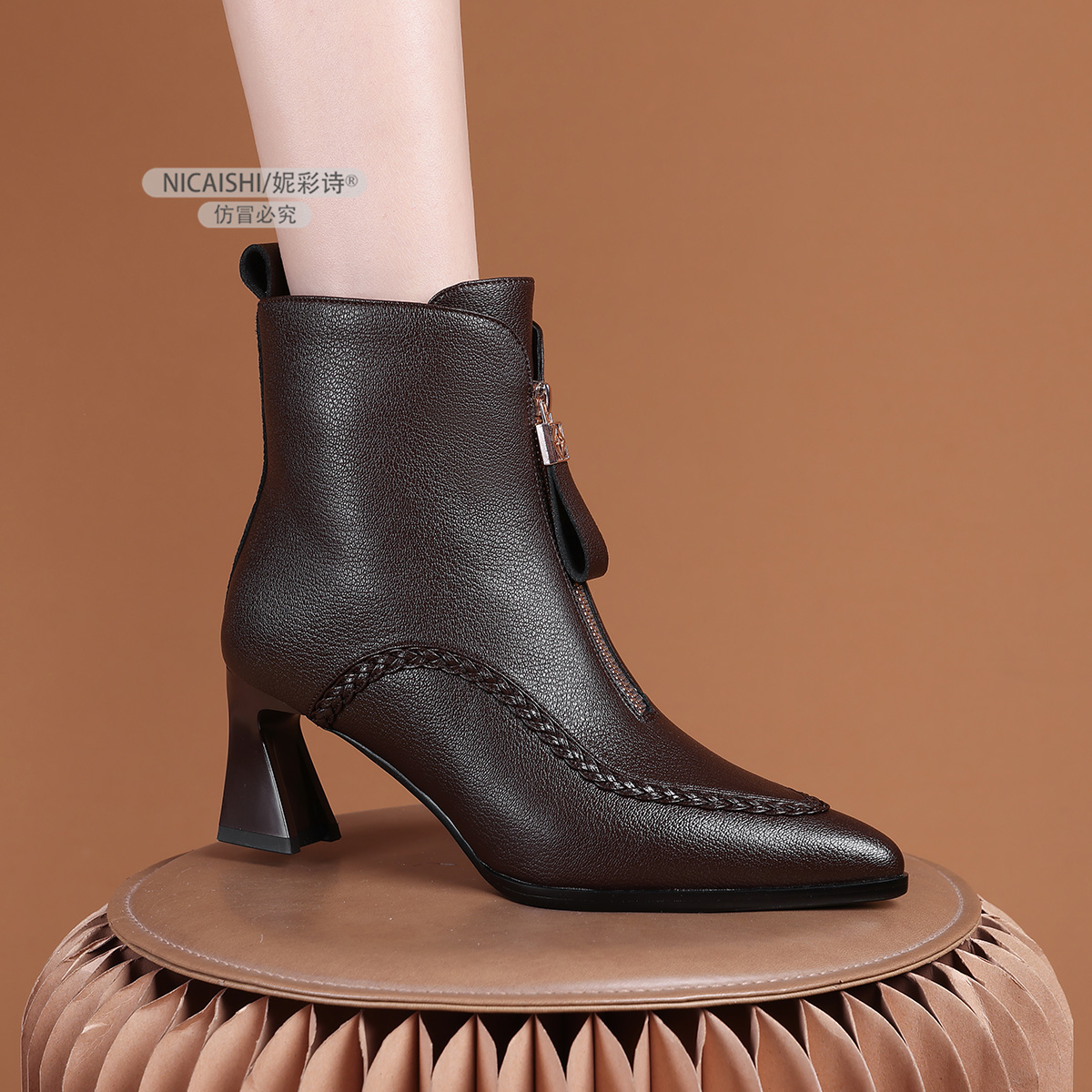 2025年新款法式气质尖头短靴软面粗跟显瘦英伦风加绒时装女靴3775