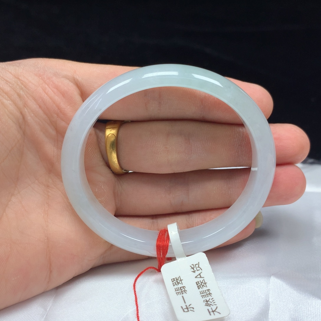 翡翠手镯（贵妃镯）未镶嵌55.2贵妃