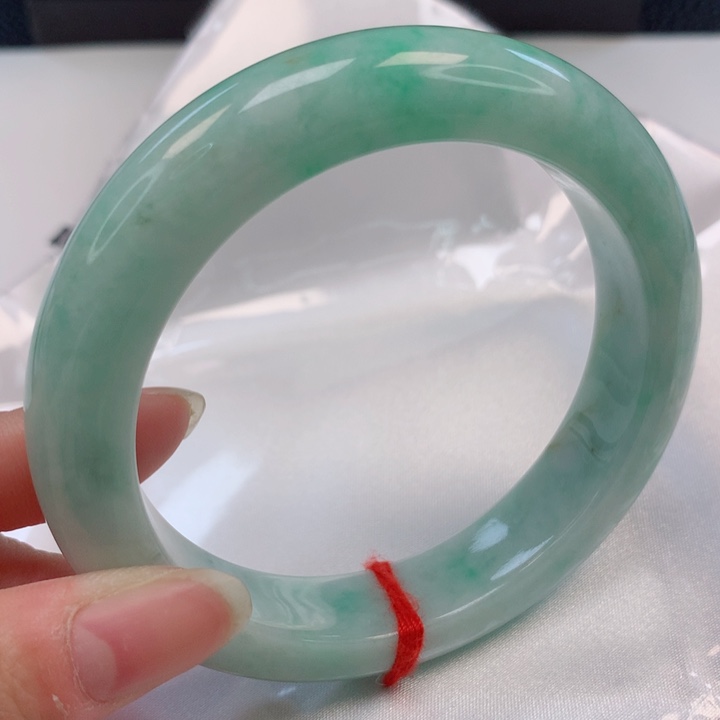 翡翠手镯未镶嵌60圈