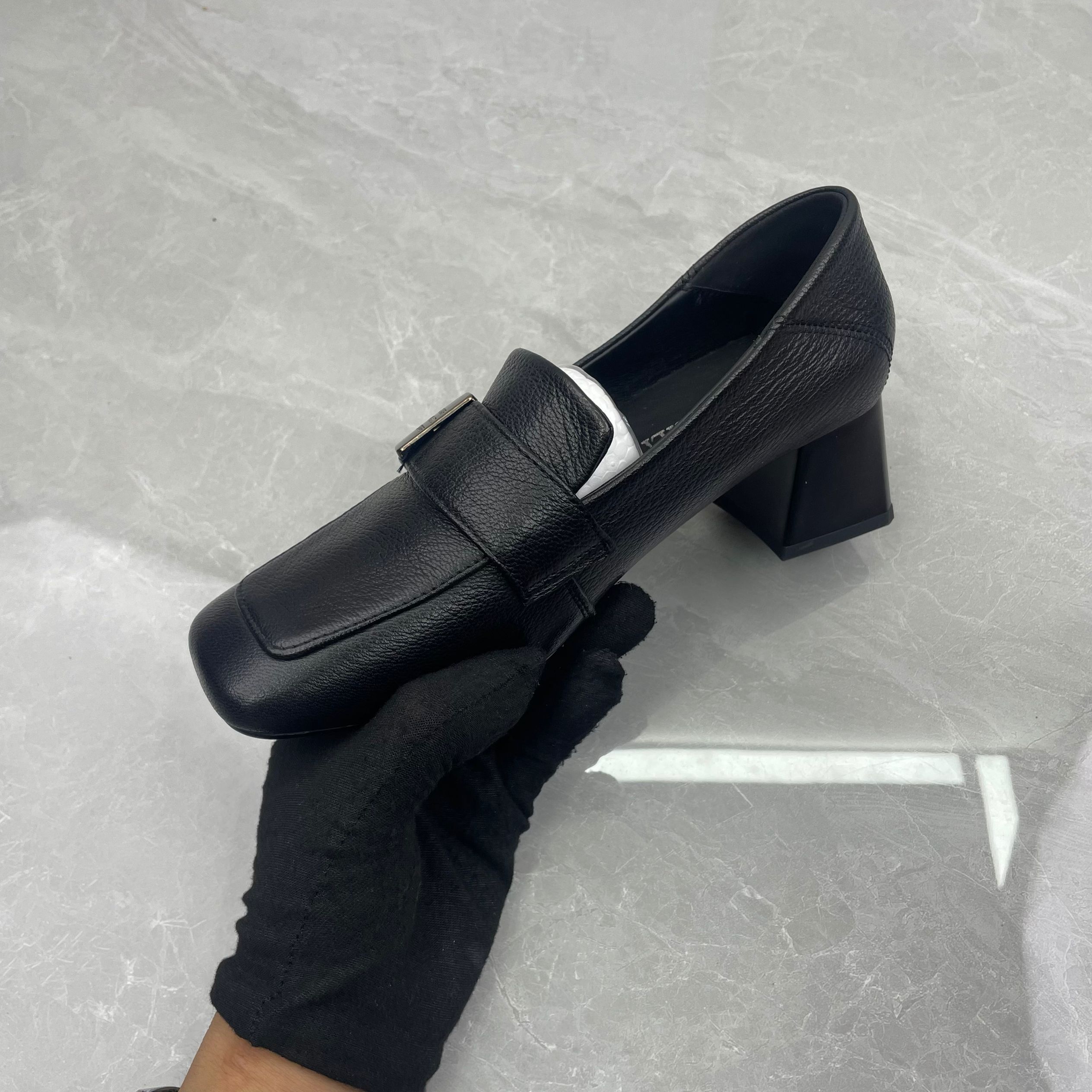 单鞋女 (羊皮)038 （孤品）d区 39码