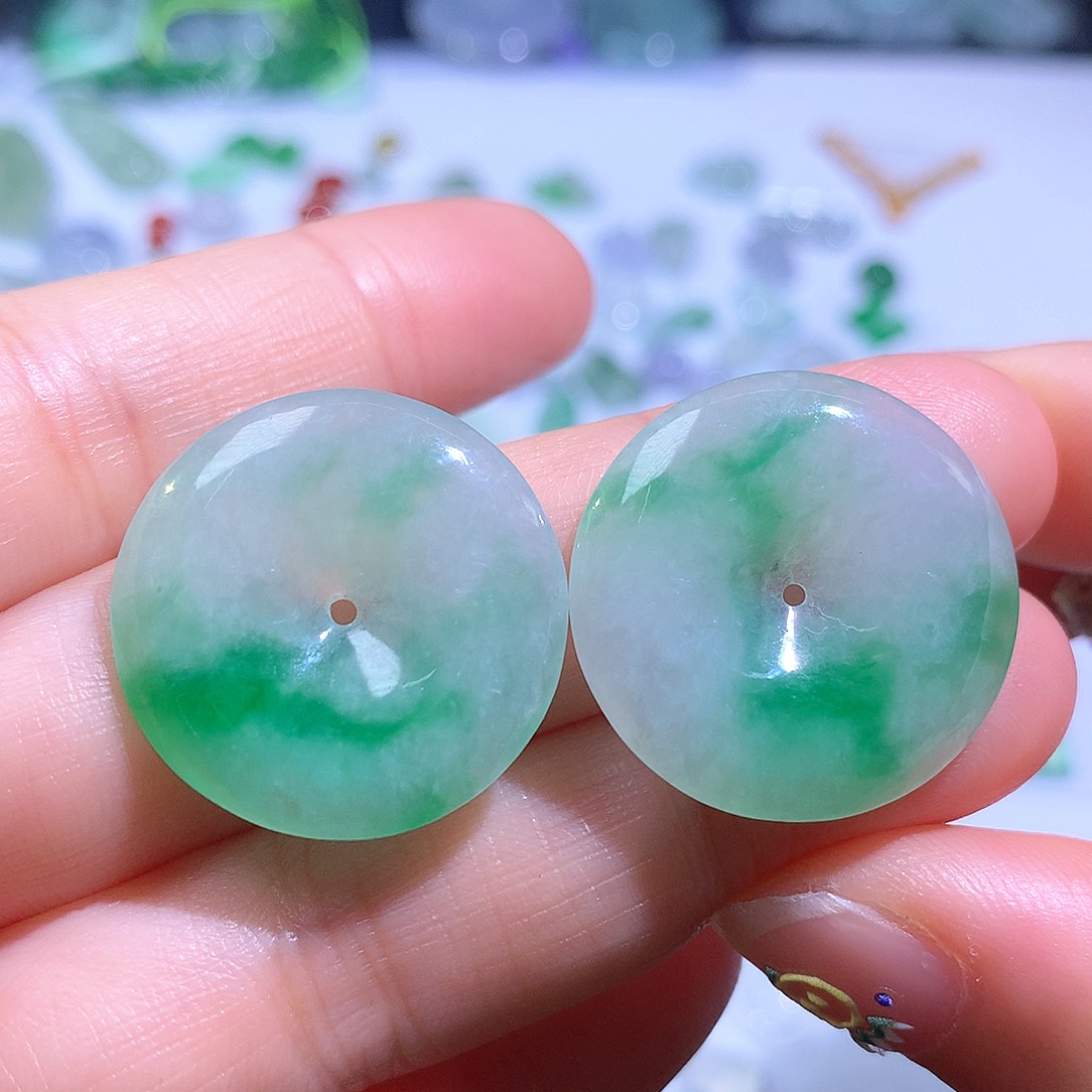 翡翠未镶嵌颈饰扣