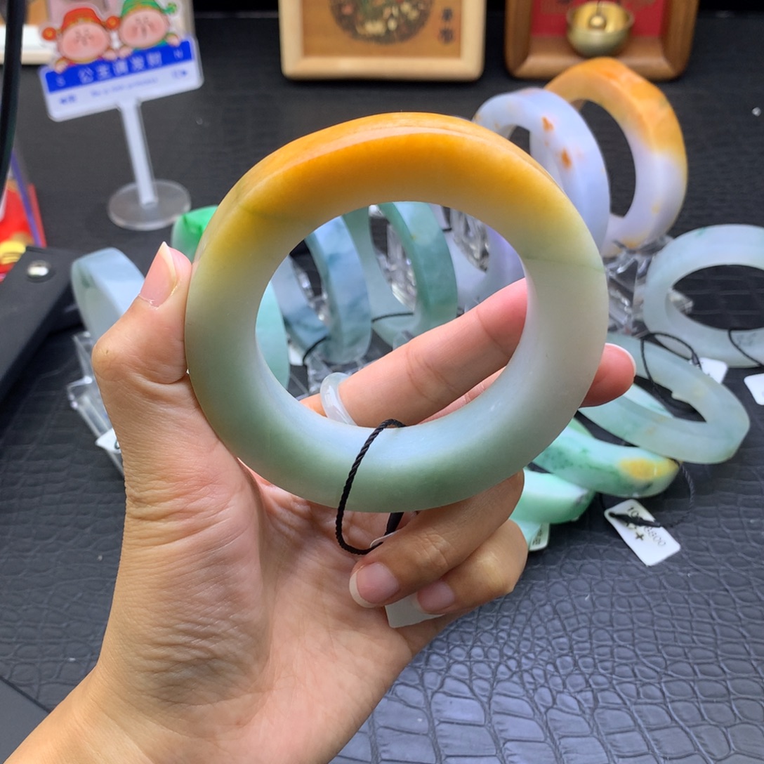 定制翡翠未镶嵌翡翠手镯