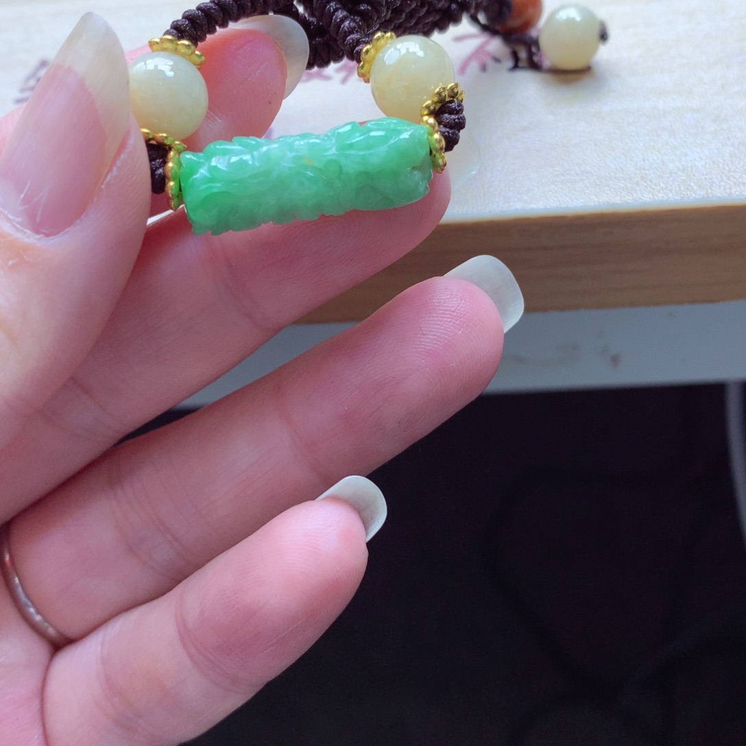 翡翠颈饰未镶嵌吊坠