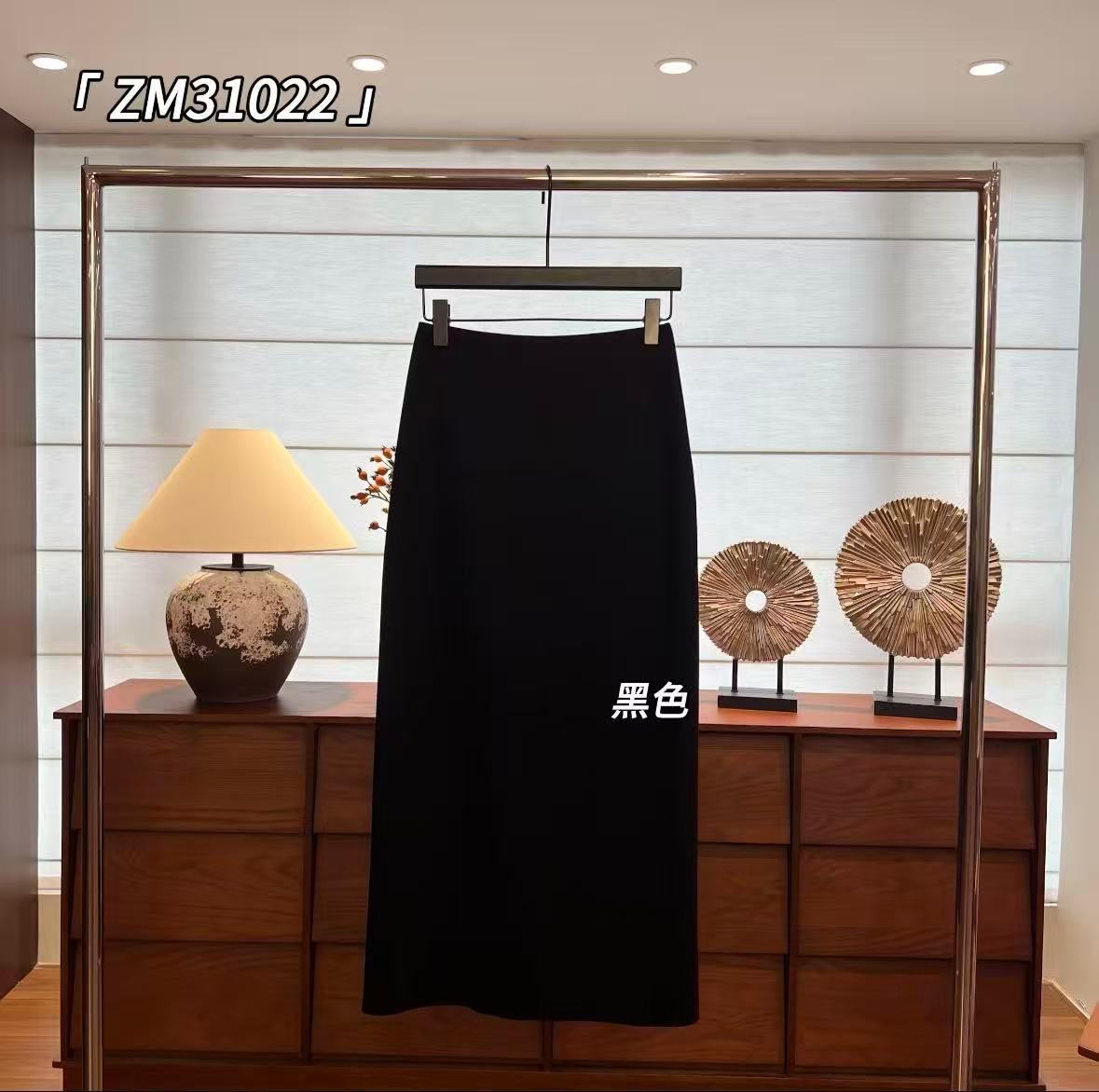 杨杨 致美-ZM31022【显瘦女神裙】超显瘦气质纸片人后开叉半裙