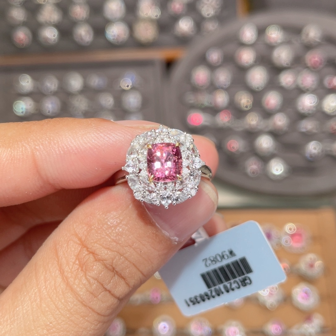 尖晶石戒指18K金镶嵌1.5ct 无烧缅甸