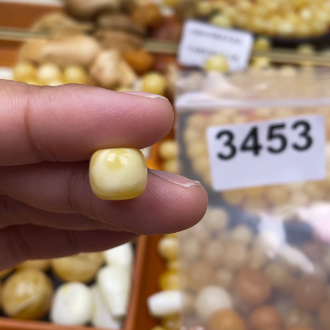 琥珀珠宝奇石未镶嵌11 微小坑