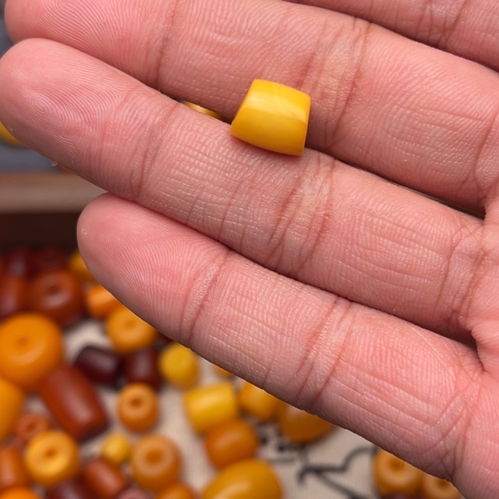 违***春琥珀未镶嵌裸石蜜蜡马蹄