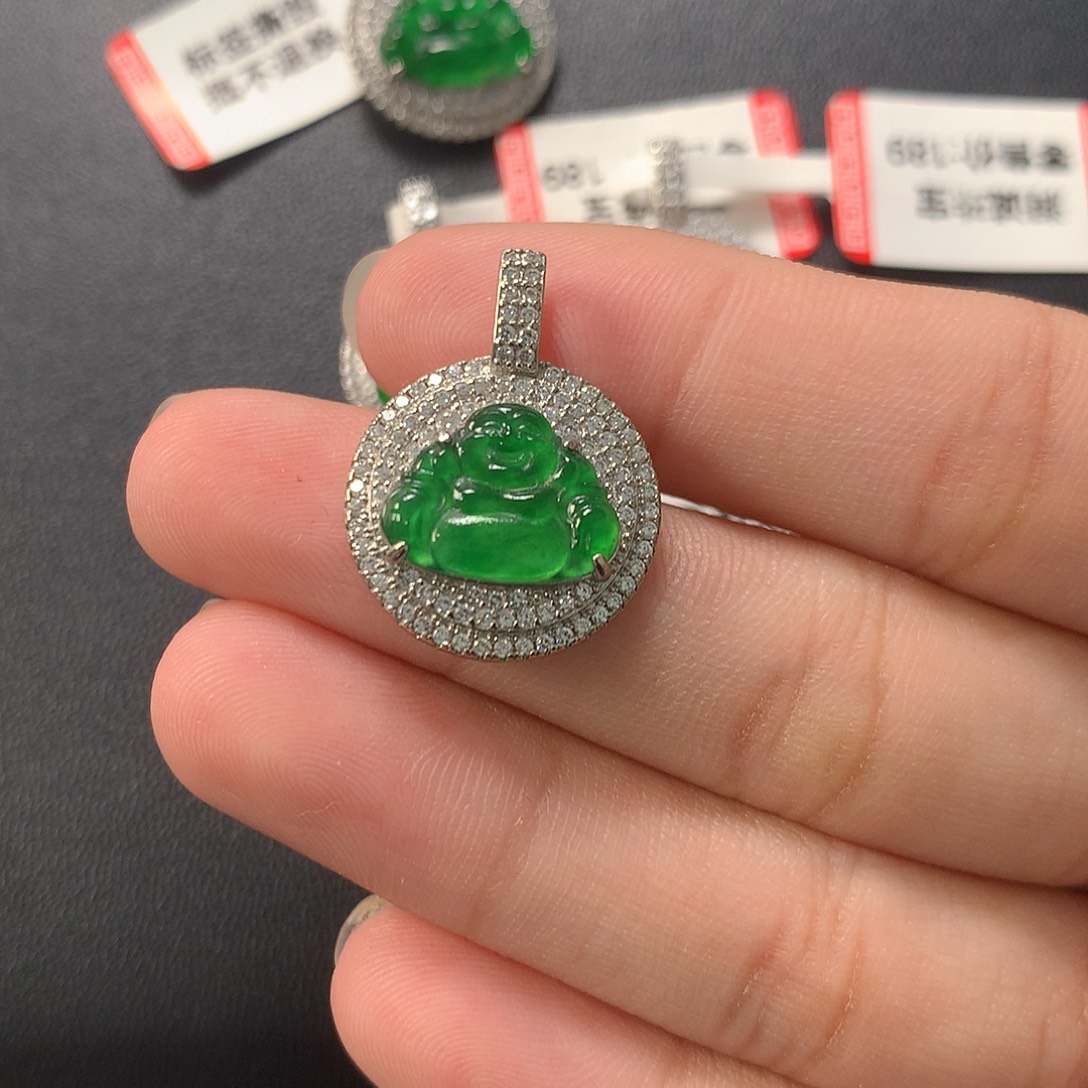 翡翠未镶嵌吊坠(赠链)