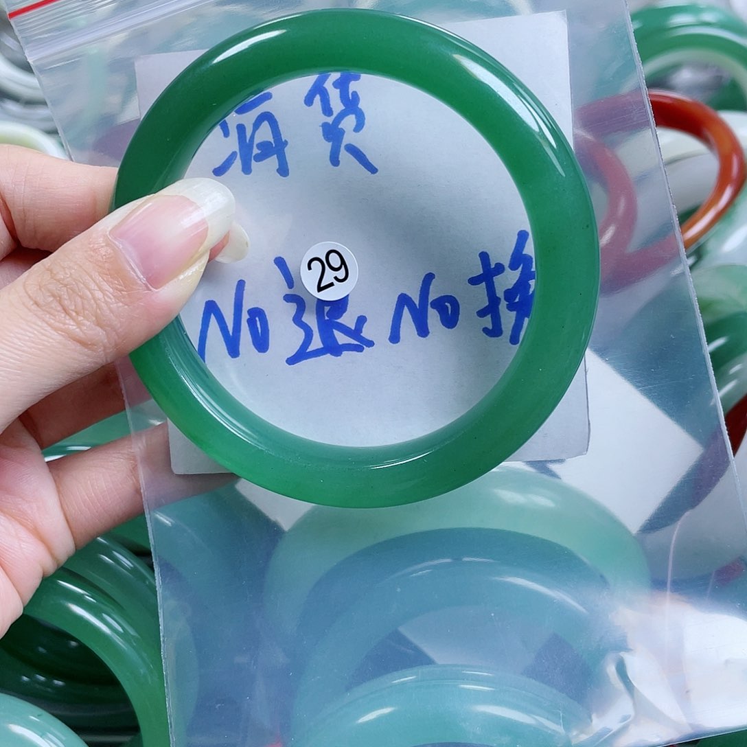 【闪购商品】石英质玉手镯未镶嵌62