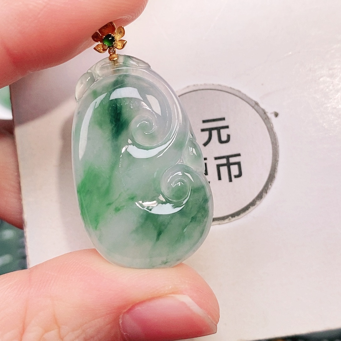 翡翠18K金镶嵌颈饰