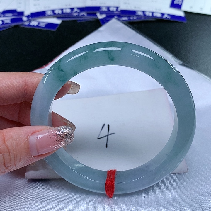 翡翠手镯未镶嵌翡翠手镯未镶嵌