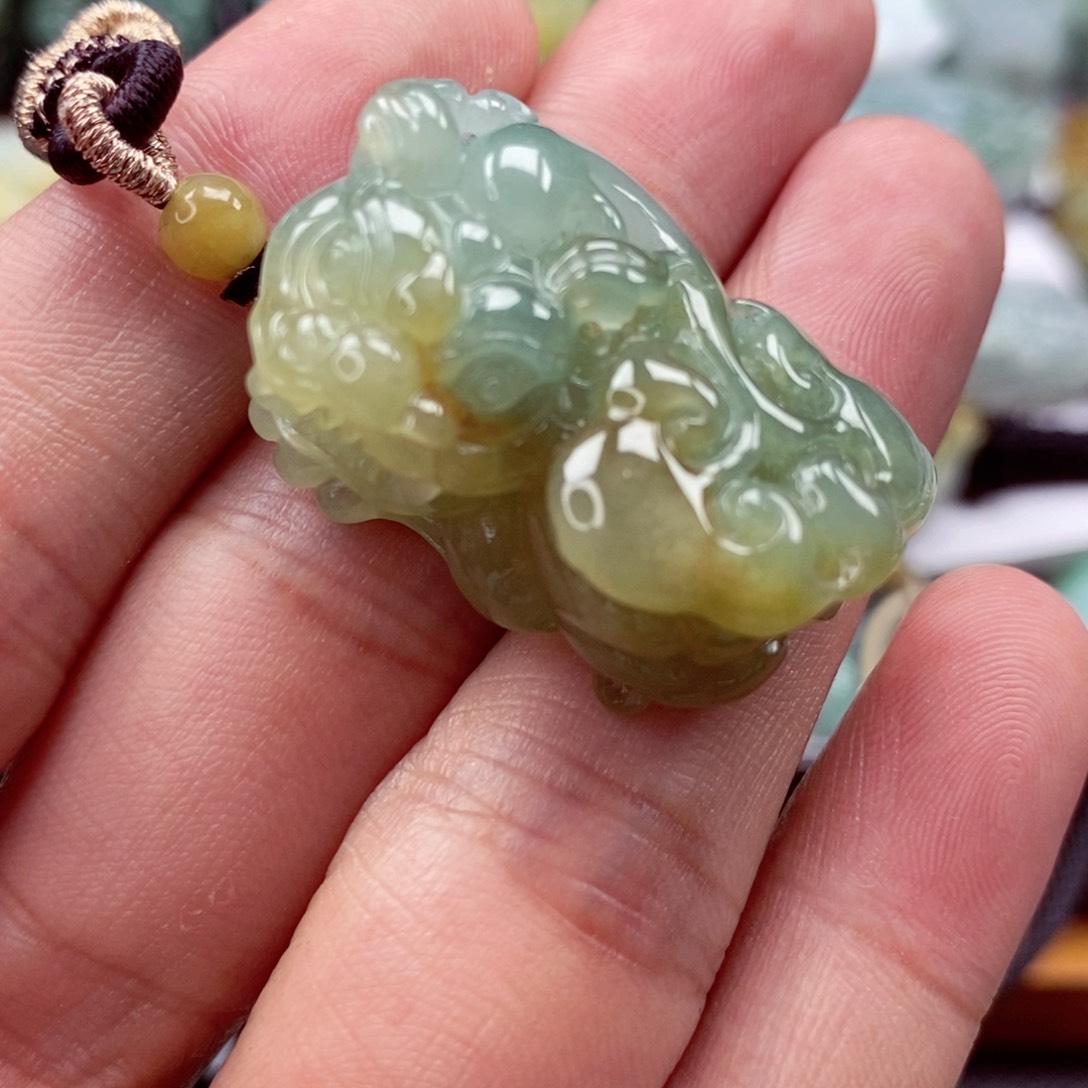 翡翠颈饰未镶嵌翡翠