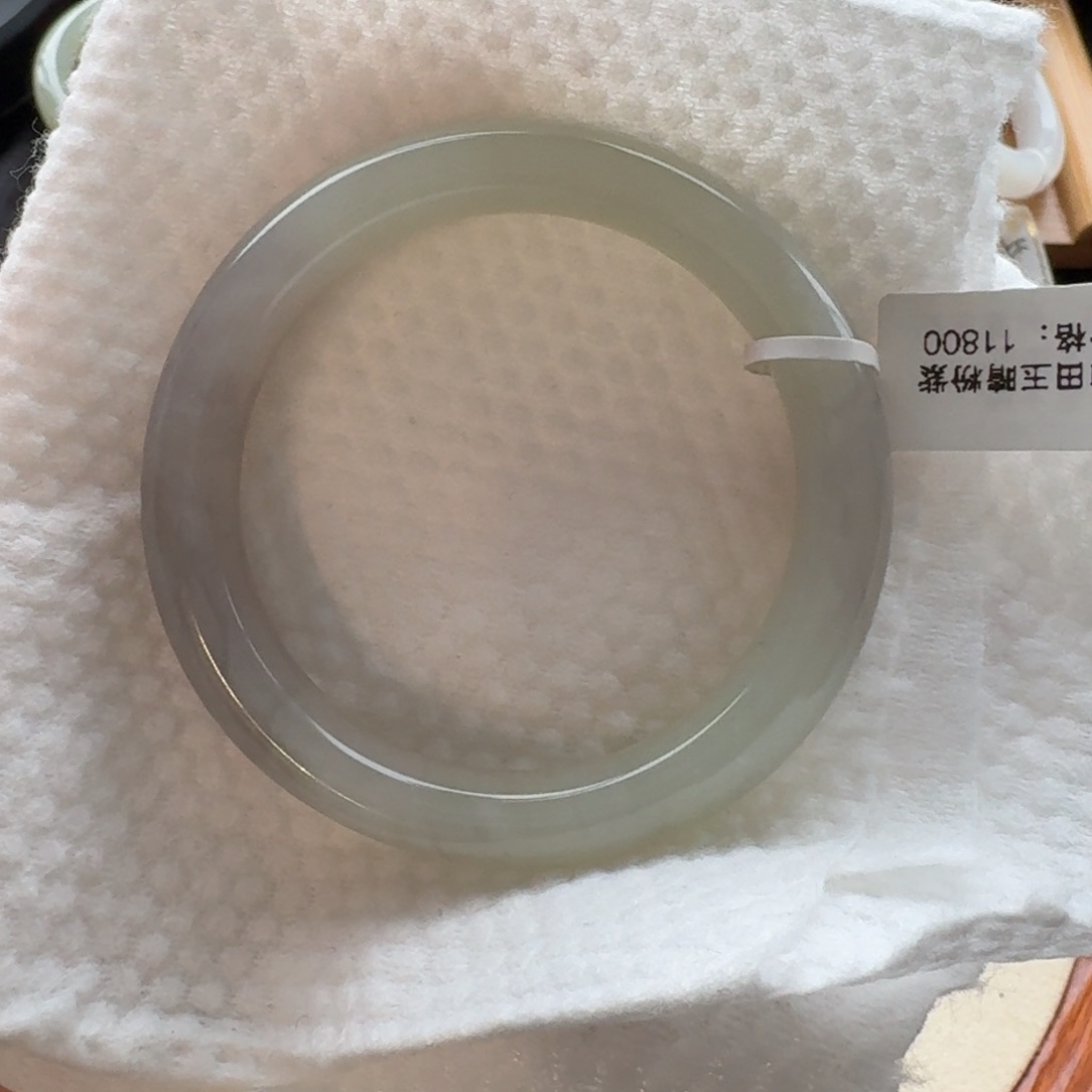 和田玉手镯未镶嵌