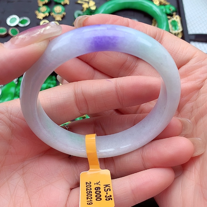 翡翠手镯未镶嵌翡翠