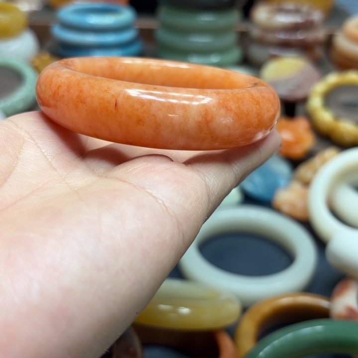 玲***玲石英岩玉合金颈饰