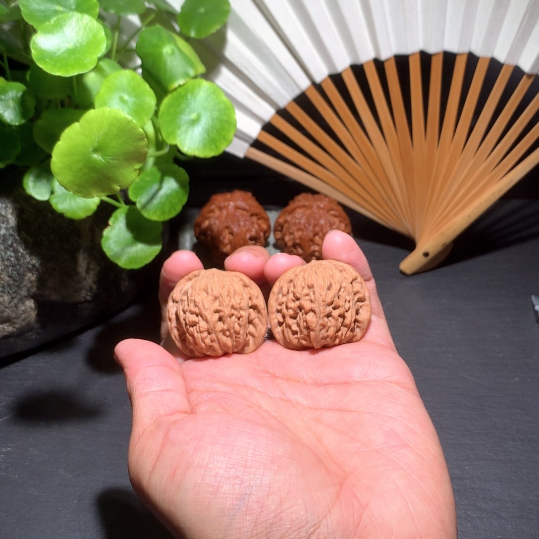 文玩核桃吊坠鱼的红皮磨盘052608