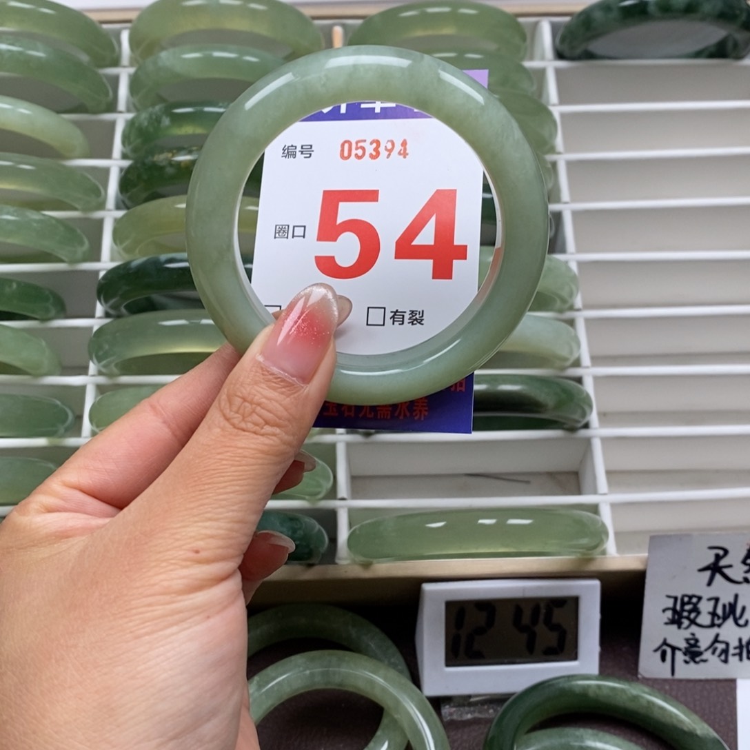 岫玉手镯未镶嵌我